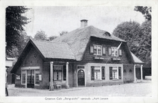 13600 Gezicht op de voorgevel van het café Bergzicht te Maarn. N.B. De gemeente Maarn is per 1 januari 2006 opgenomen ...